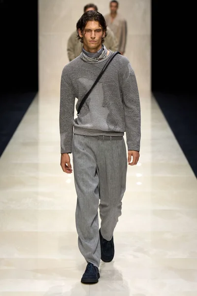 Look 19